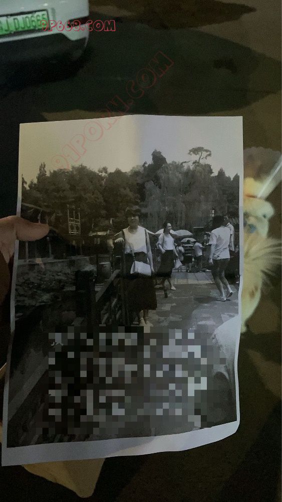 露脸分享丝袜骚妻，淫妻射屏，打印分享露脸爱妻