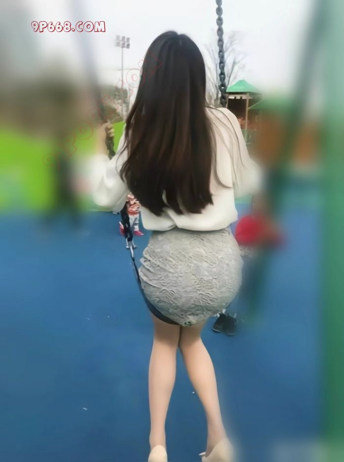 娇妻美臀！反差婊少妇为3p准备