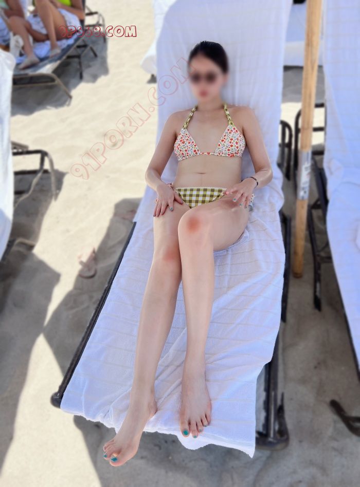 【鲸鱼妹妹】比基尼都穿不住的海滨度假村