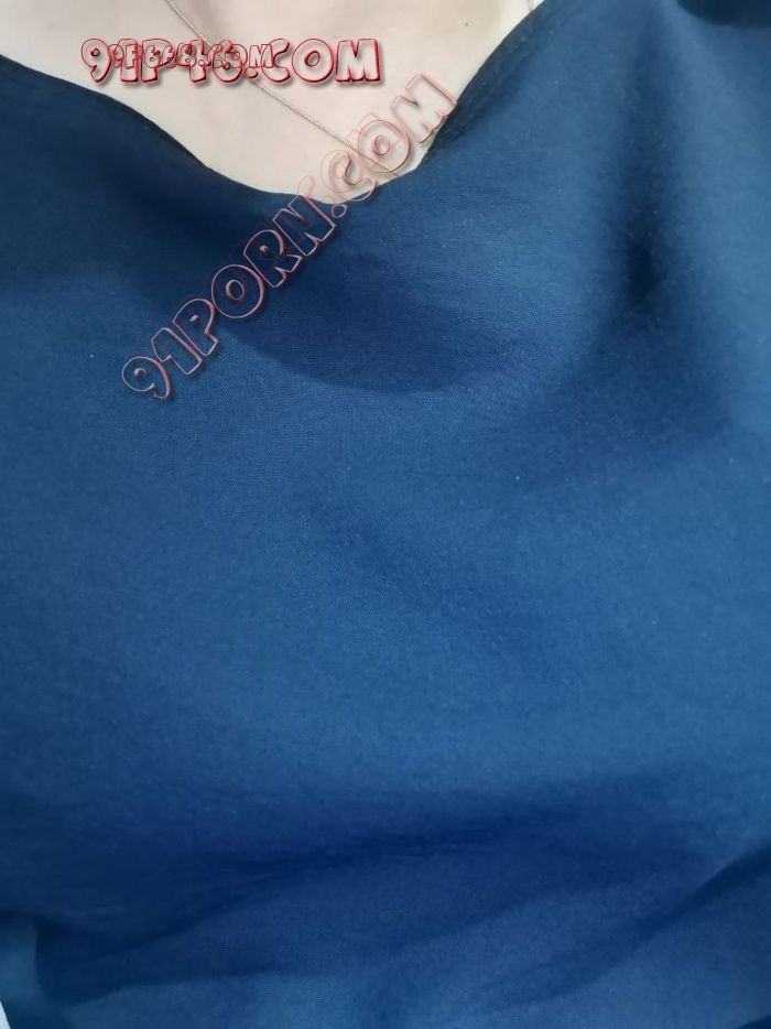 母狗上班调教，晚上野外漏尿
