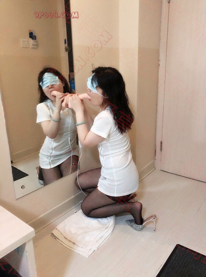 OL人妻母狗和假阳具的深入沟通！（接视频1v1）