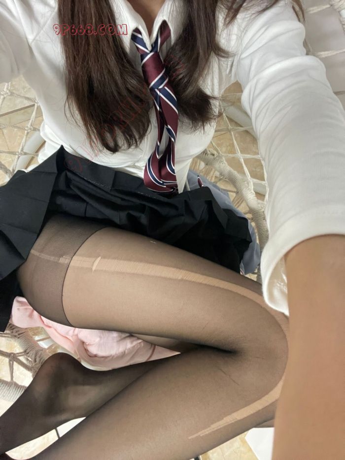 贵州萝莉少女 制服黑丝自拍