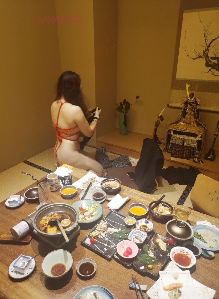 广州M妻在日料包厢露出- 青青子衿