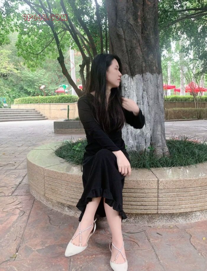人妻在车里脱光