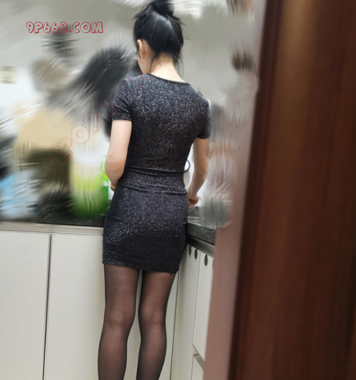 青岛夫妻真诚交友。老婆厨房忙完了床上忙