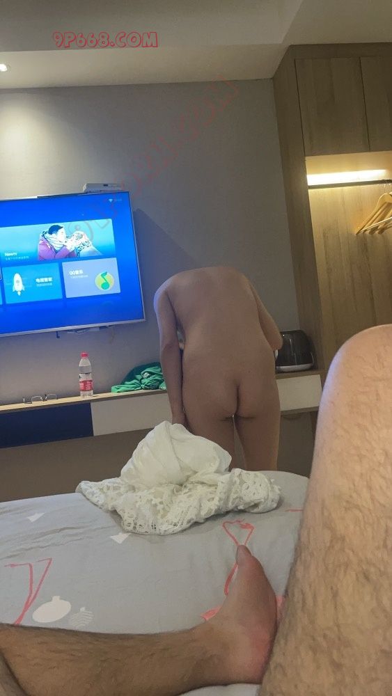 酒店激情，开档丝袜骚妻淫荡拍照
