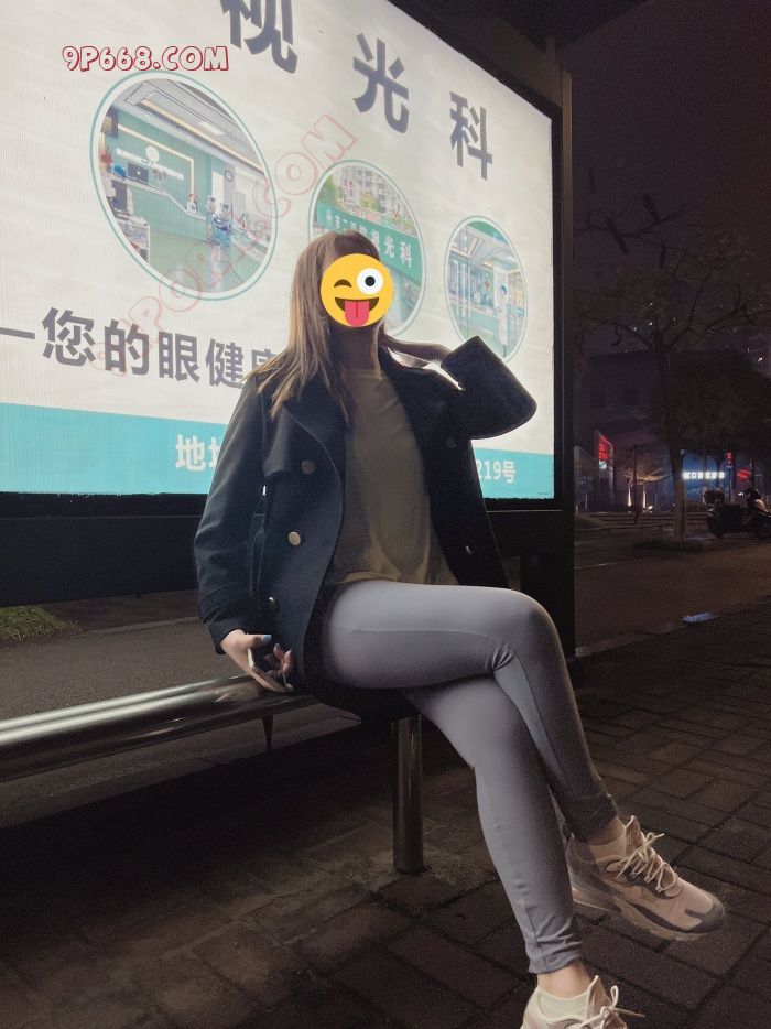 乌市90后夫妻，准备给自己戴帽子