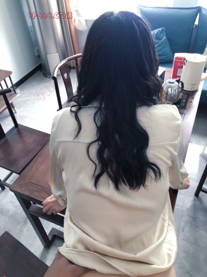 周末老婆来办公室，忍不住干一发。我们咸宁夫妻