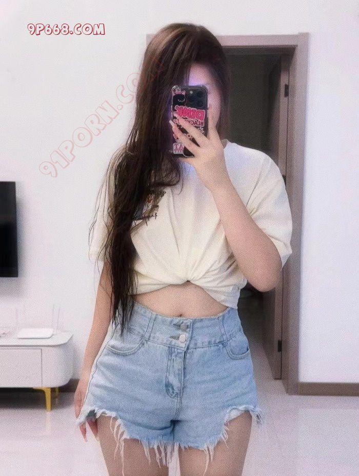 北京反差单女牛仔裤变装微漏出