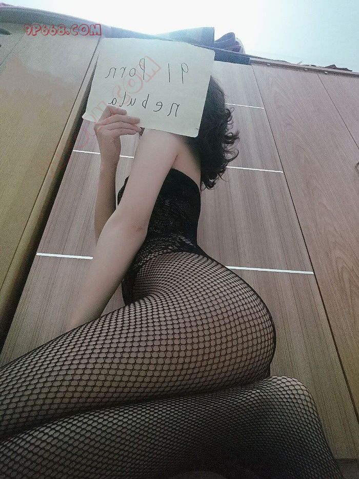 哈尔滨单女在家中无聊性感黑丝自拍！