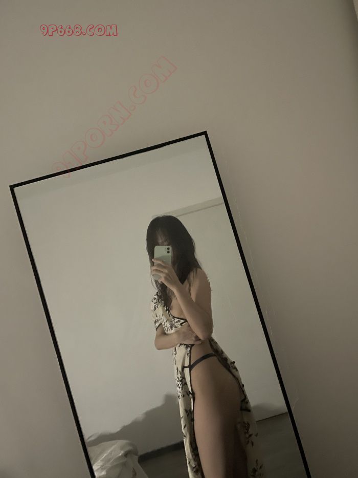 广州小骚货日益放荡。想认识各路同城狼友