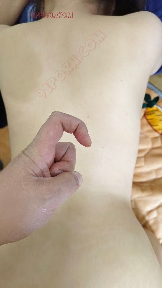 中午休息时间来一发，后入人妻，享受肥臀