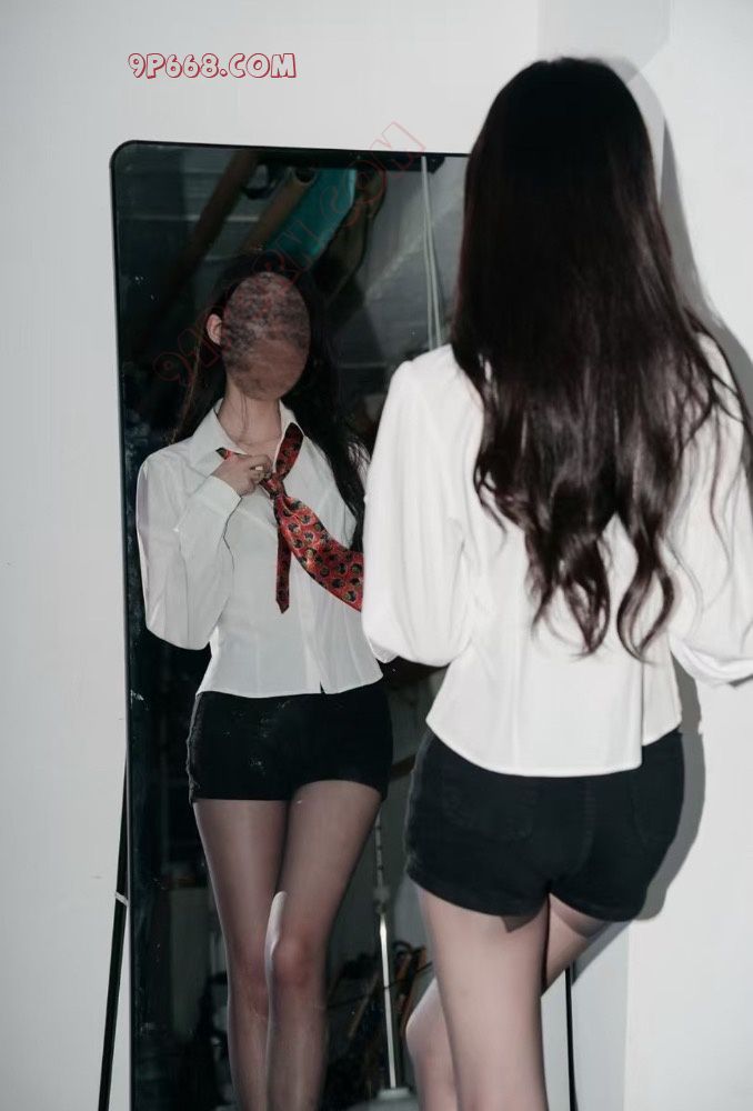 027武汉偷拍骚货人妻美臀 出原味