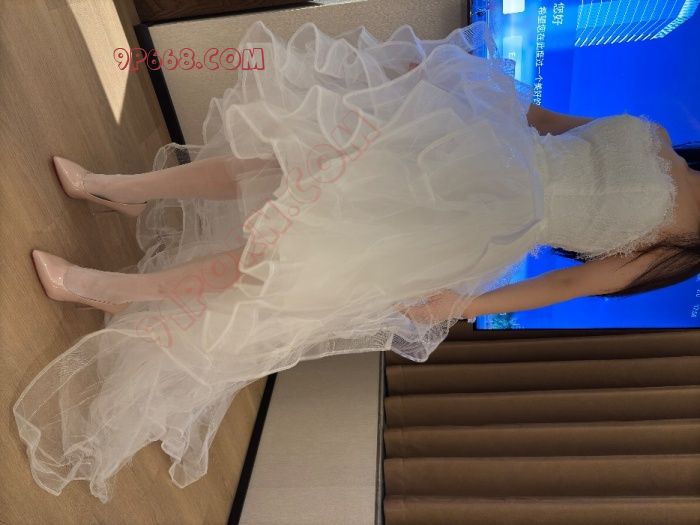 0551护士骚妻的绝美婚纱3p