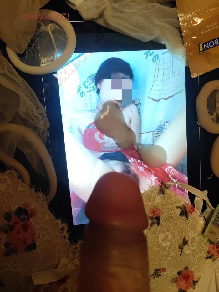 丝袜美妻被射屏，我很喜欢