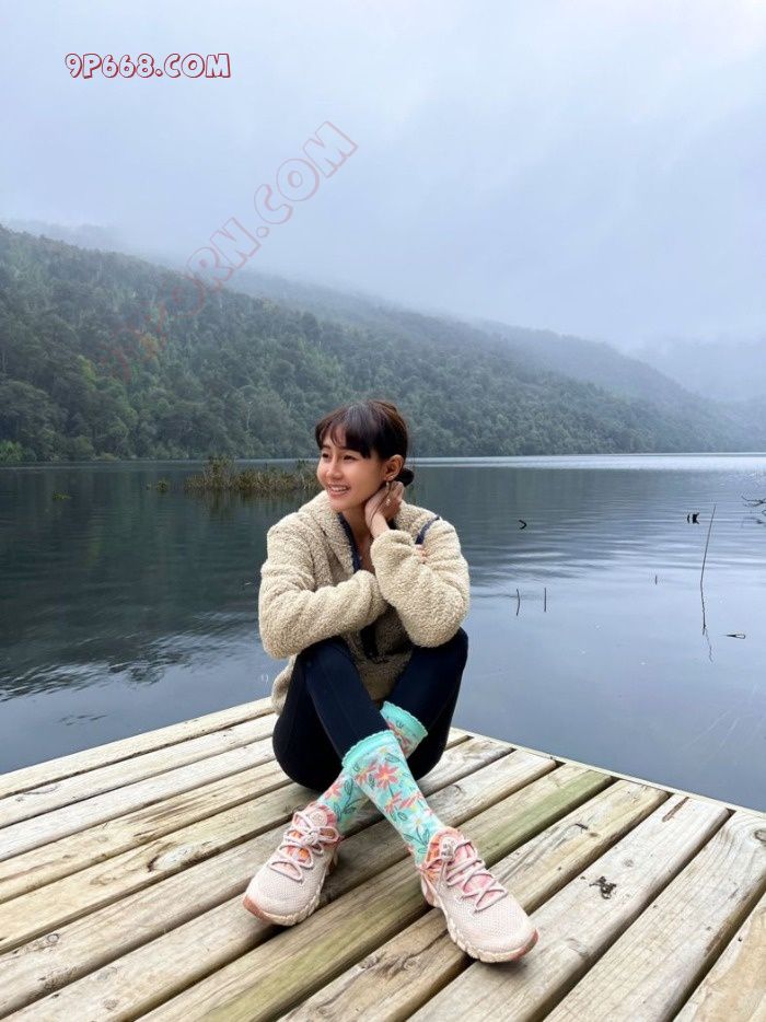 内向的反差少妇骚起来更难满足