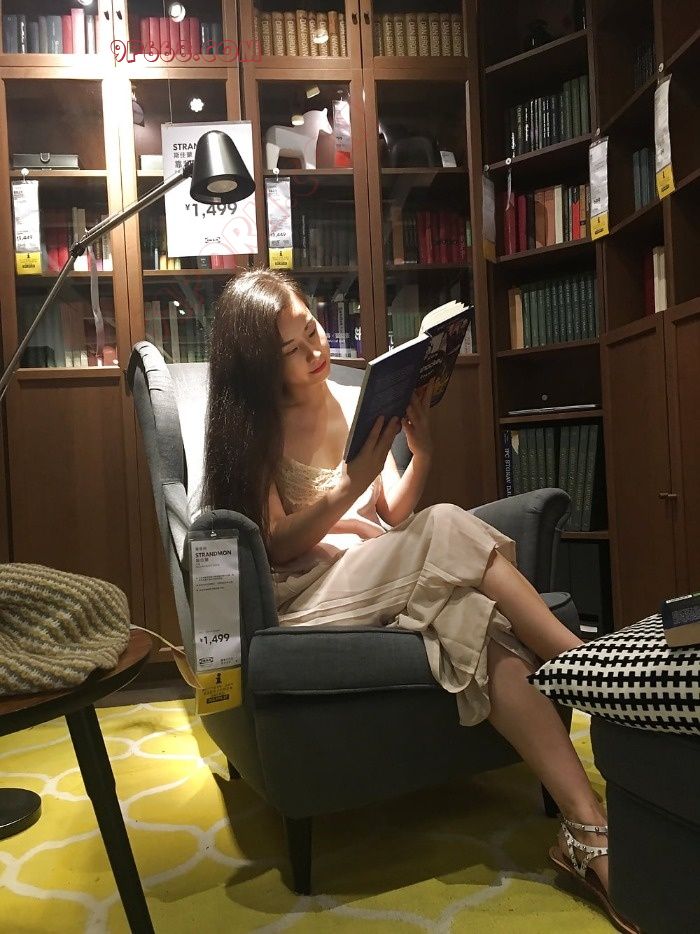 眼镜妹子人前清纯，人后骚女