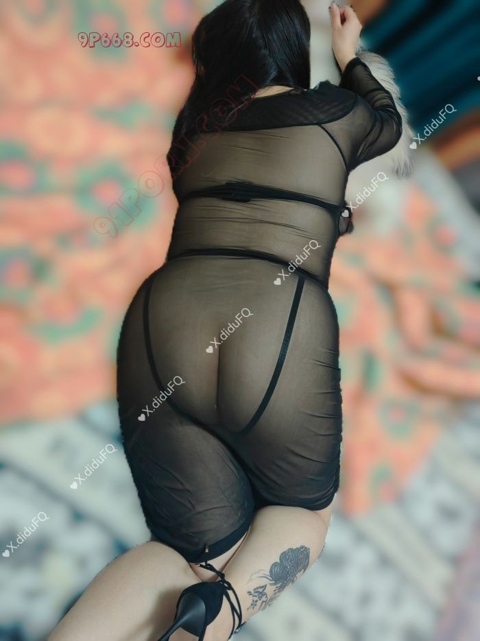 丰乳肥臀黑色透视装骚妻又来了。