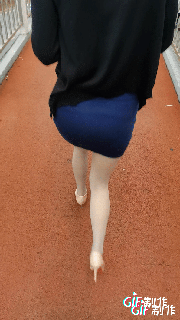 绿帽人妻公交顶摸，灰丝包臀裙完美身材