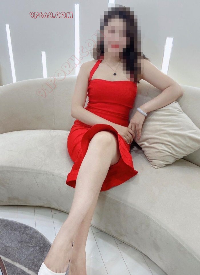 母狗人妻作为开发商的鸡巴套子展示最爱草逼肢势