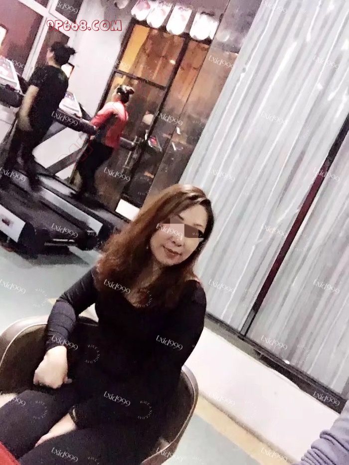 熟女丈母娘的肥臀偷拍