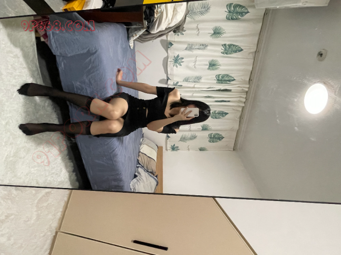 【丝袜博士】清纯学生妹子各种丝袜展示 可以出原味哦~