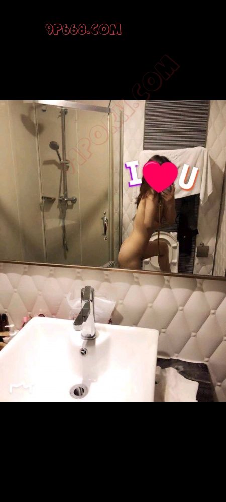 0532大屁股淫妻3P激战窗前，最近活动收女M，绿奴