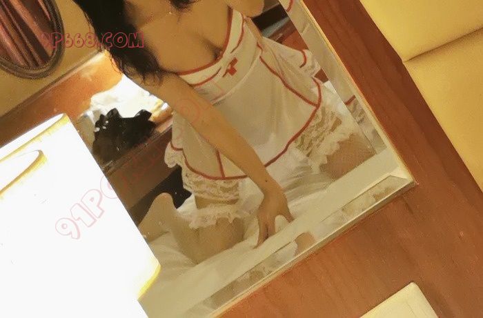 聊了许久终于同意单的极品爆乳人妻
