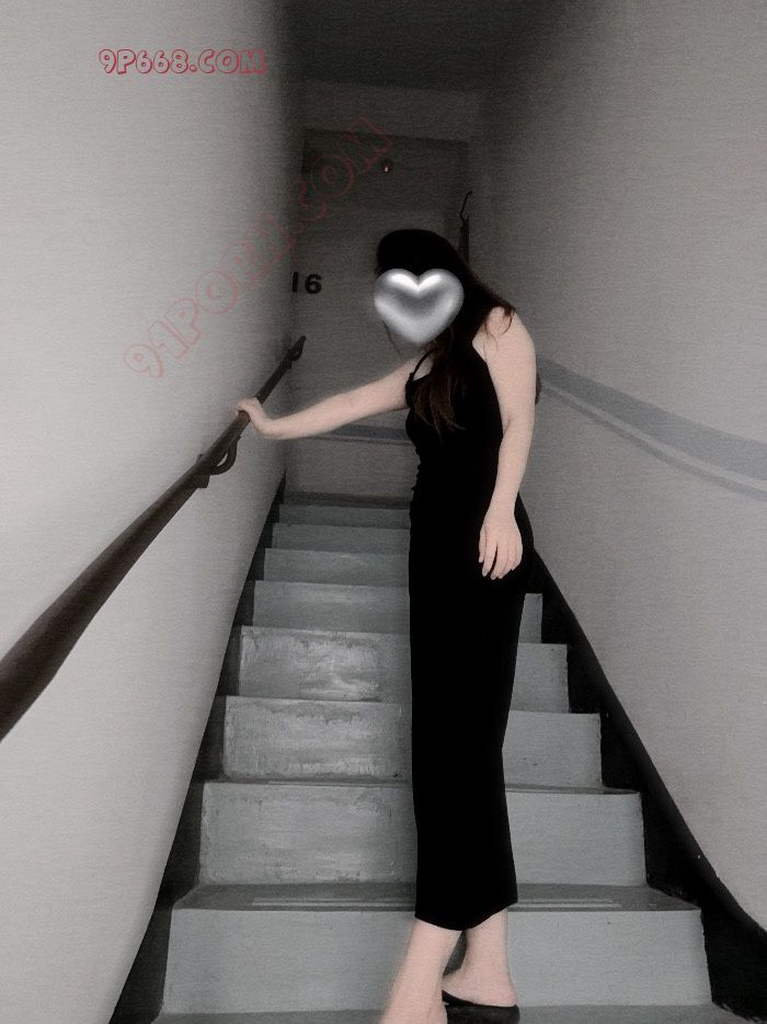 『 泉州 』老婆楼道里的露出❤