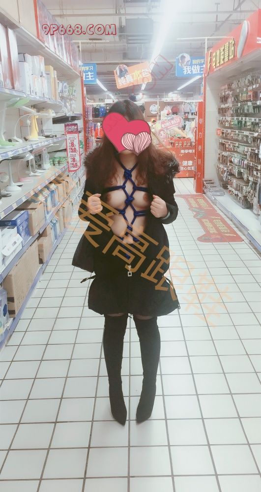 龟甲缚母狗在华润万家露出！