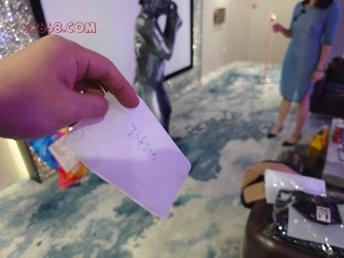 【江浙沪粤】两位170美腿淫臀人妻<蜘蛛侠胶皮衣>