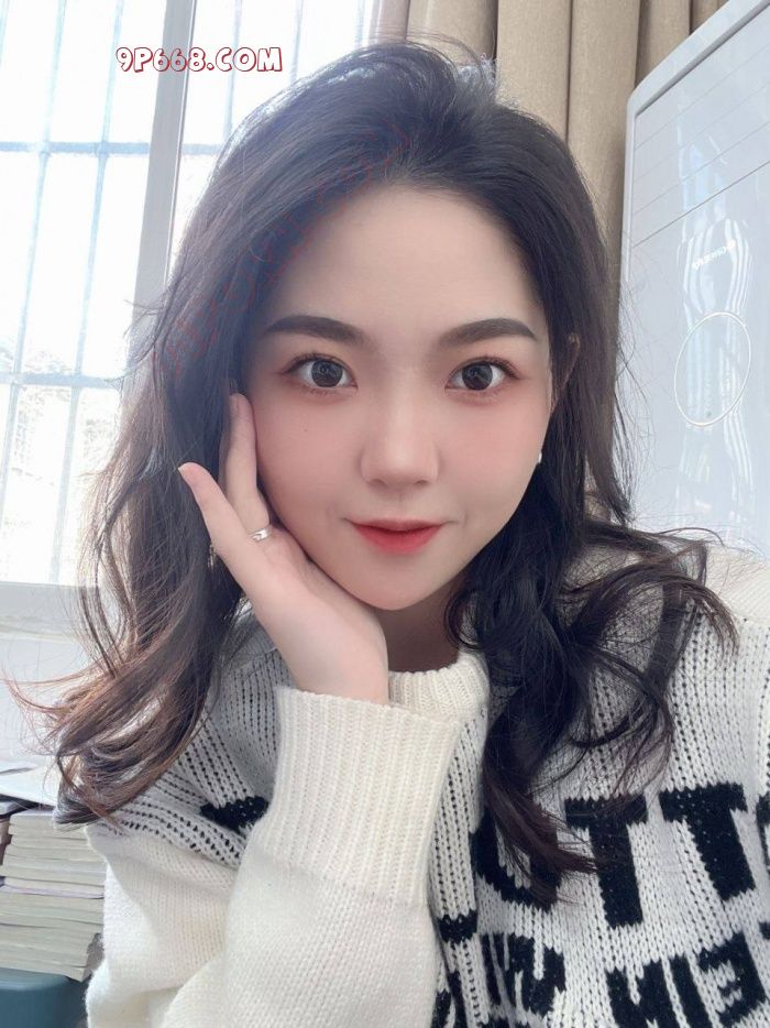 反差小母狗，骚逼一脸贱样